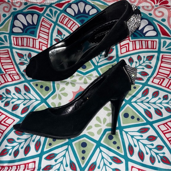 Shoe Dazzle Bow Back Heels - Picture 1 of 5